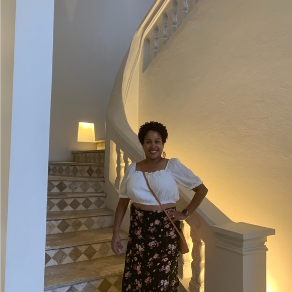 SO medium white crop top with vacation vibes! - Picture 3 of 3